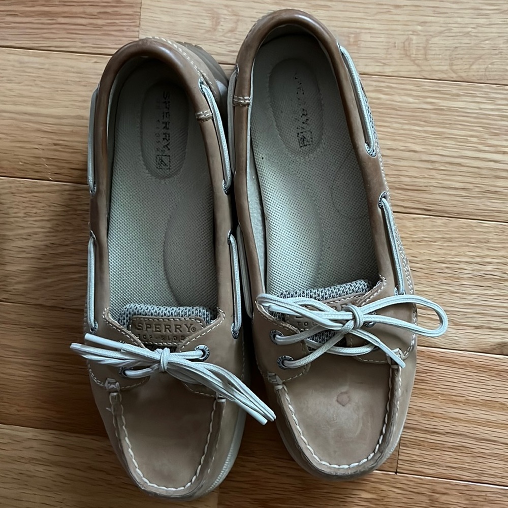 Sperry boat shoes! Gently worn!